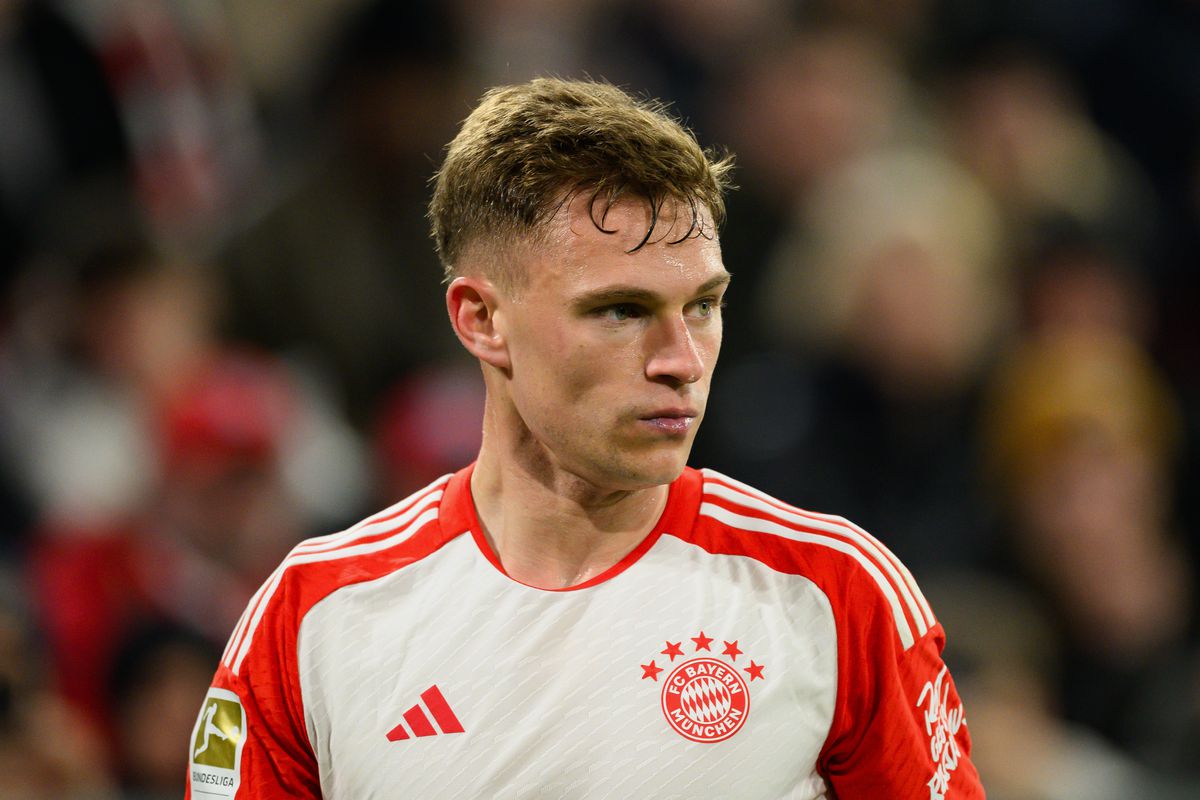 Joshua Kimmich nằm trong mục tiêu nâng cấp hàng tiền vệ của CLB MU