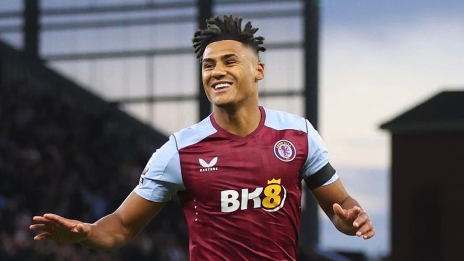 Ollie Watkins giúp Aston Villa mở tỉ số trước CLB Chelsea