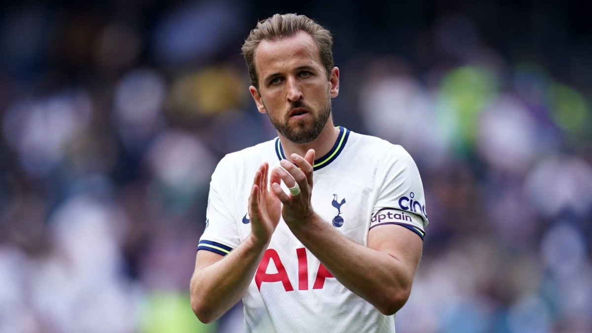 Tiền đạo Harry Kane sẵn sàng đợi đến mùa hè để rời Tottenham